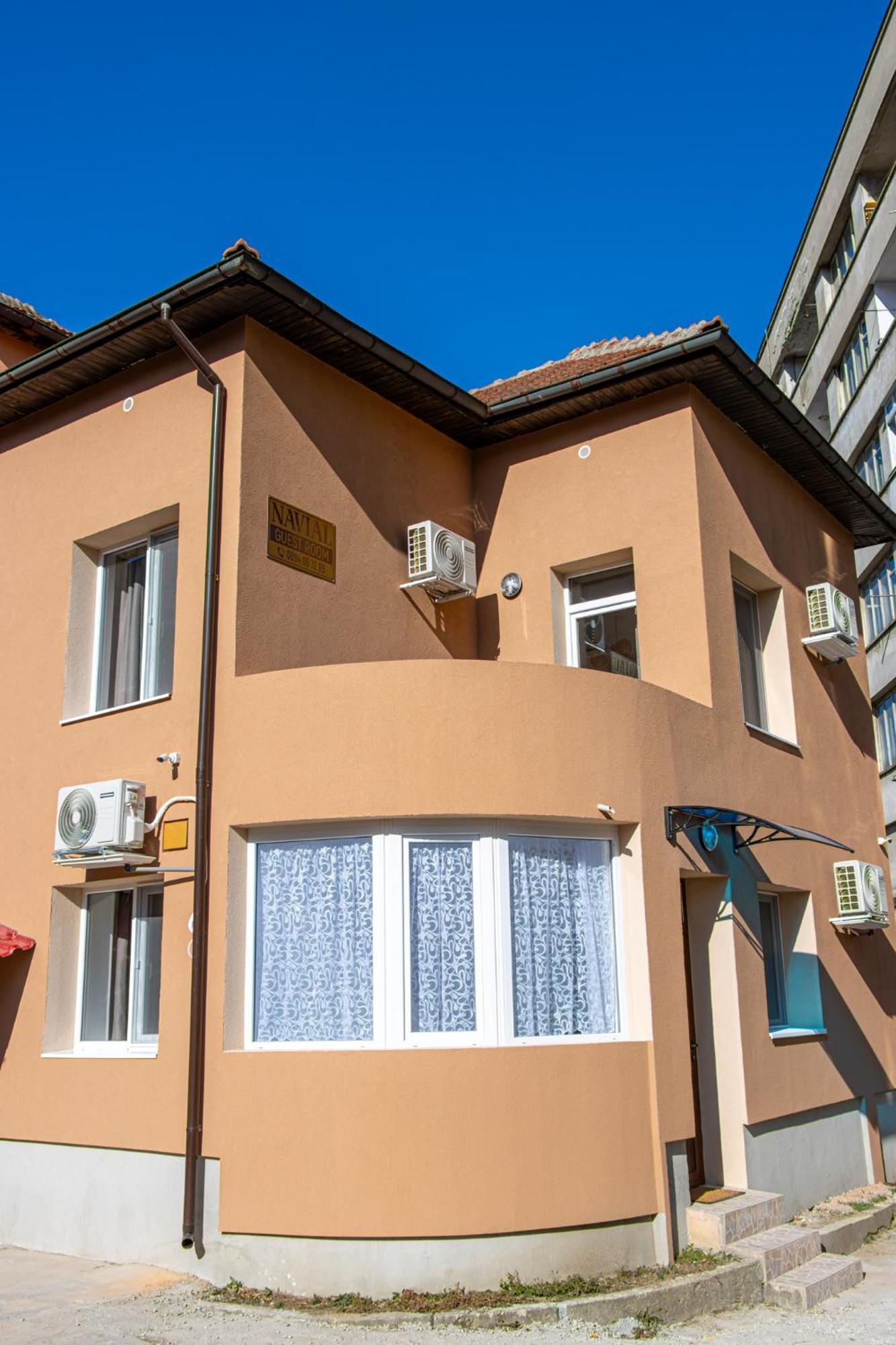 Navial Hotel Габрово Екстериор снимка